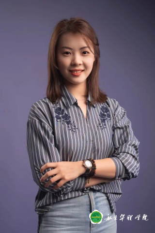 李泽宜  办公室主任